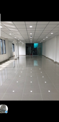 Cho thuê Tòa nhà văn phòng đường Sư Vạn Hạnh Q10 gần Vạn Hạnh Mall, 10x15m 4LTM, 135 triệu